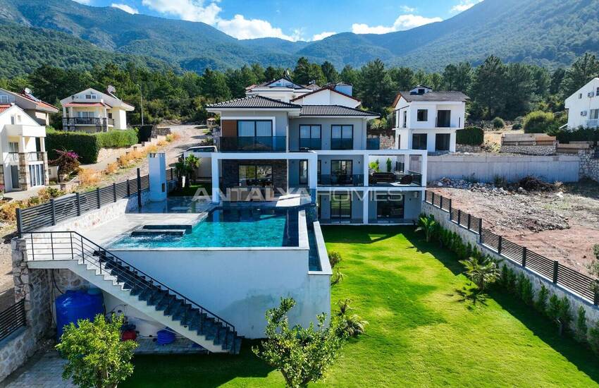 4-bedroom House with a Private Pool in Fethiye Mugla