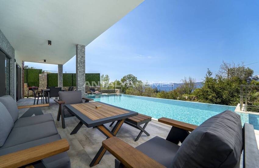 فيلا منفصلة مع مسبح داخلي وخارجي في فاراليا، فتحية 4