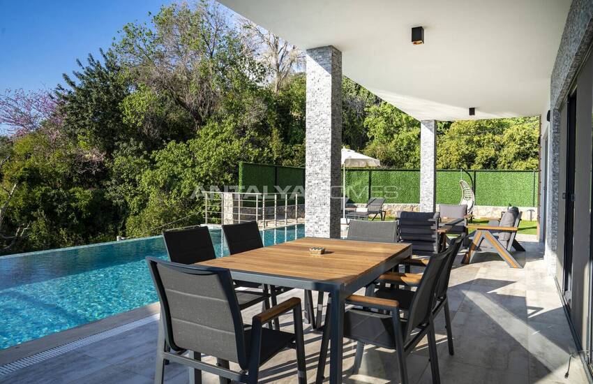 فيلا منفصلة مع مسبح داخلي وخارجي في فاراليا، فتحية 7