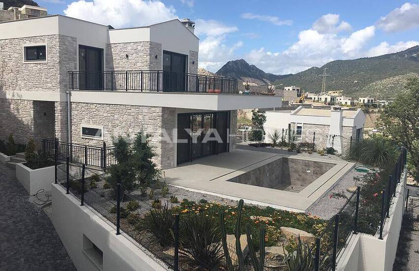 4-bedroom Detached House in a Central Location in Mugla Bodrum