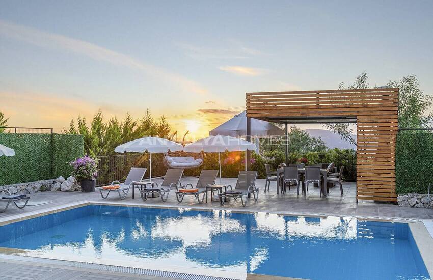 Шикарная Вилла с Личным Садом и Бассейнами в Олюденизе 1