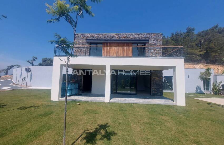 Bodrum Yalıçiftlik'de Doğa Manzaralı Müstakil Villalar 1