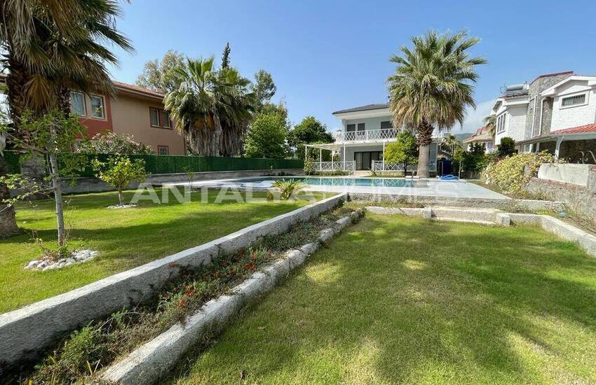 Muğla Fethiye'de Çalış Plajı'na Yakın Havuzlu 4+1 Villa 6
