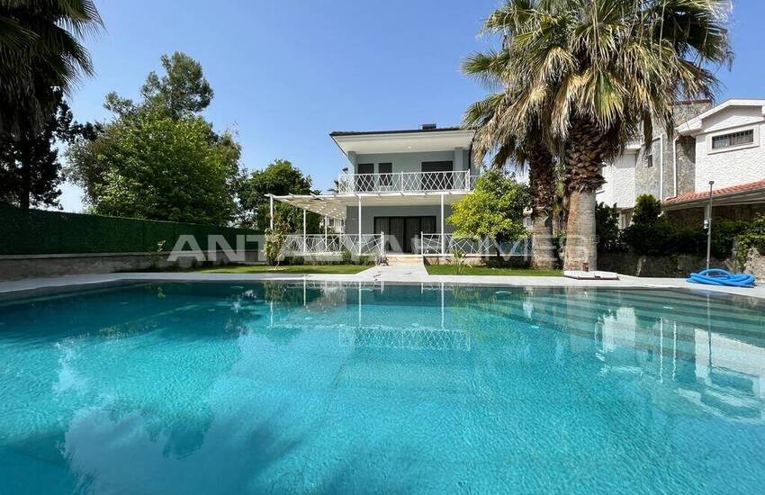 Muğla Fethiye'de Çalış Plajı'na Yakın Havuzlu 4+1 Villa 1