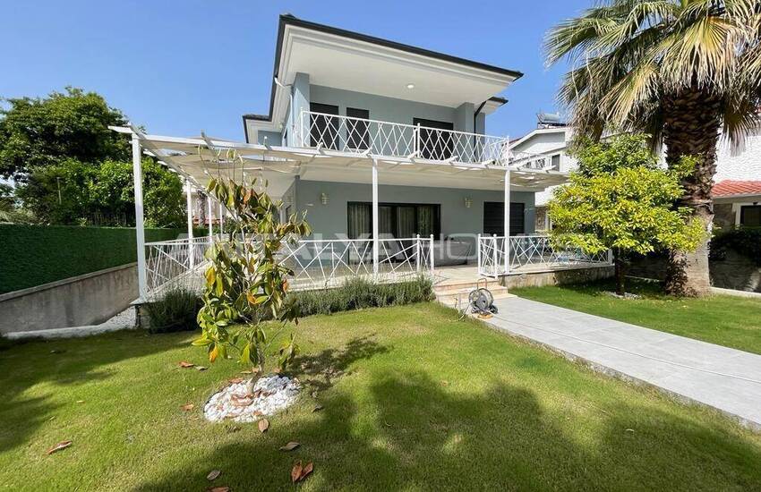 Muğla Fethiye'de Çalış Plajı'na Yakın Havuzlu 4+1 Villa 2