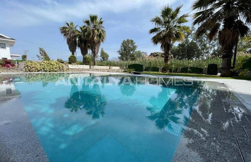 Muğla Fethiye'de Çalış Plajı'na Yakın Havuzlu 4+1 Villa 4