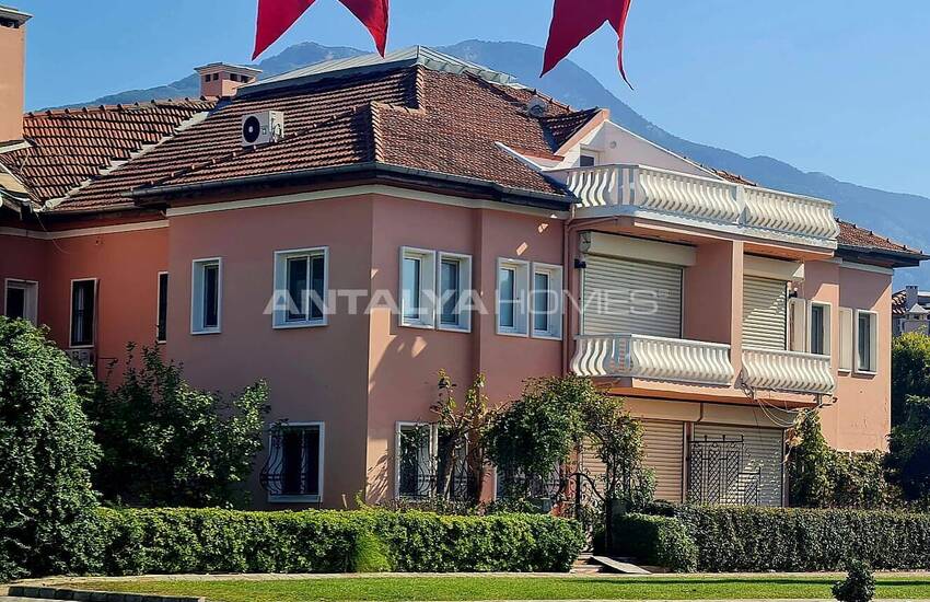 Ruime 4-slaapkamer Triplex Villa In Fethiye Kordon 2