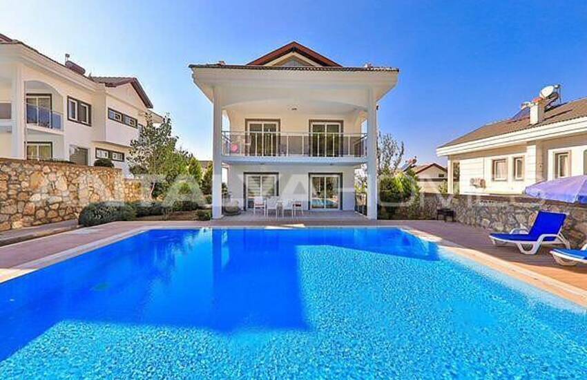 Vrijstaande Villa Met 500m² Tuin In Muğla Ölüdeniz 2