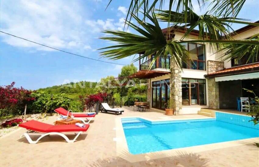 Fethiye Faralya'da Özel Havuzlu ve Geniş Bahçe Kullanımlı Villa 1