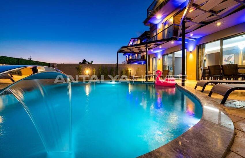 Fethiye Çiftlik'te Açık ve Kapalı Yüzme Havuzlu 3+1 Villa 4
