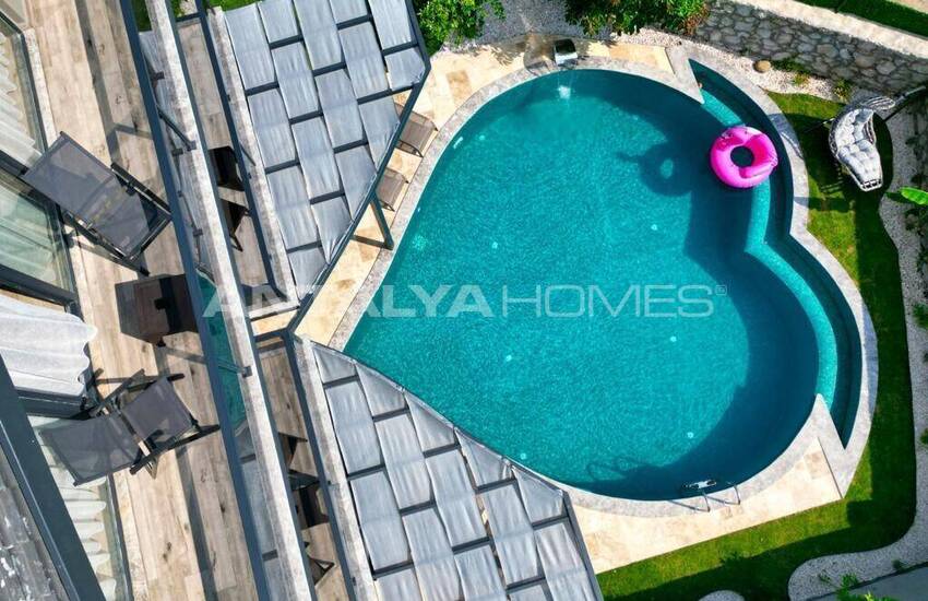 Fethiye Çiftlik'te Açık ve Kapalı Yüzme Havuzlu 3+1 Villa 8
