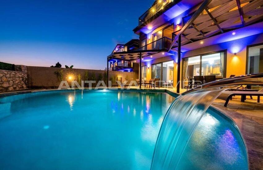 Fethiye Çiftlik'te Açık ve Kapalı Yüzme Havuzlu 3+1 Villa 5