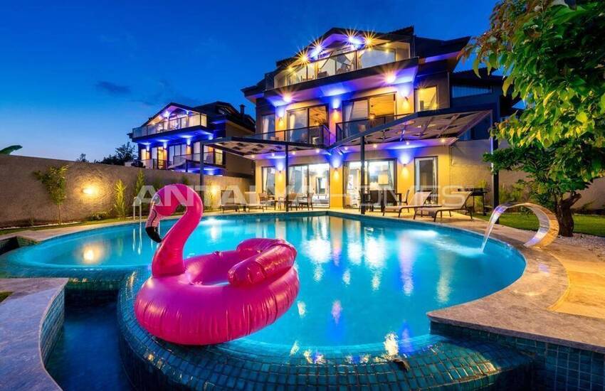 Fethiye Çiftlik'te Açık ve Kapalı Yüzme Havuzlu 3+1 Villa 7