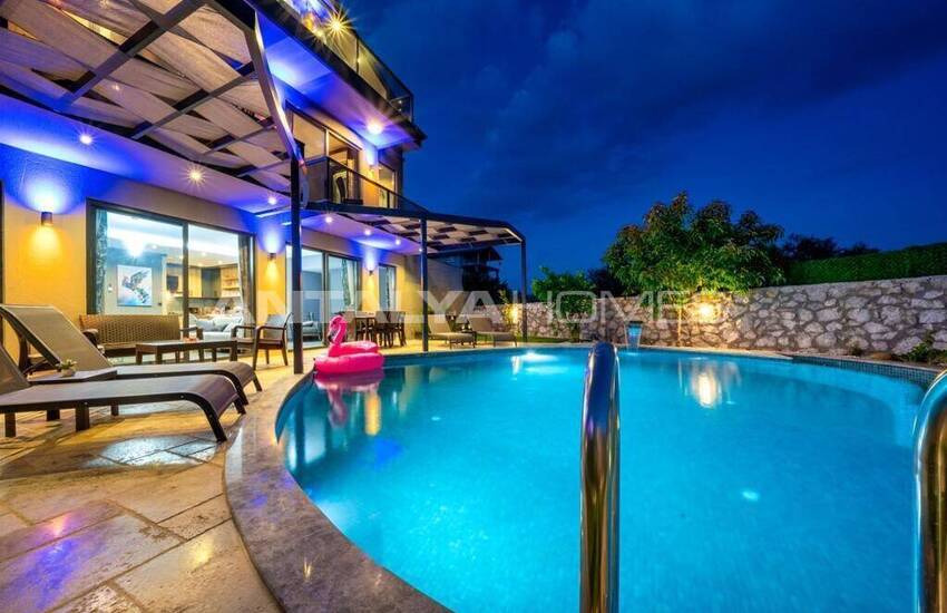 Fethiye Çiftlik'te Açık ve Kapalı Yüzme Havuzlu 3+1 Villa 6