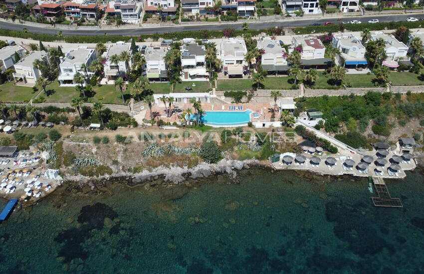 Detached Villa in Seafront Complex with Private Beach in Bodrum 3