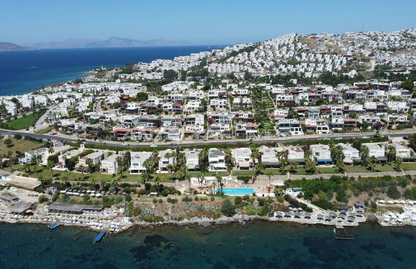 Detached Villa in Seafront Complex with Private Beach in Bodrum 1