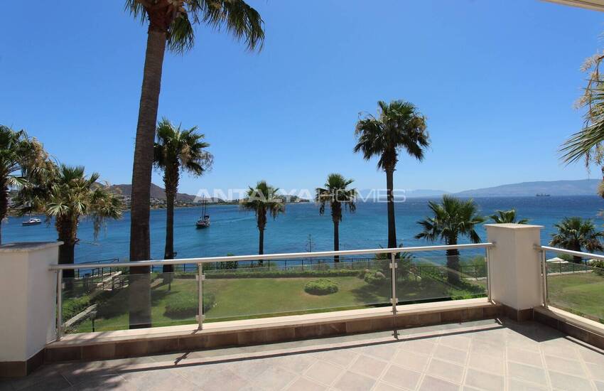 Detached Villa in Seafront Complex with Private Beach in Bodrum 11