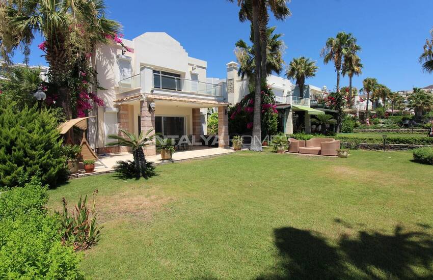 Detached Villa in Seafront Complex with Private Beach in Bodrum 4
