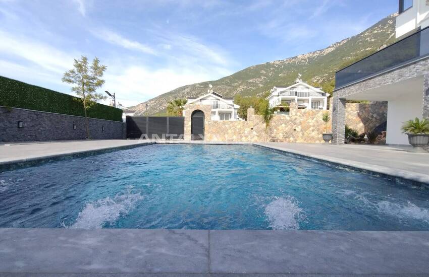 Muğla Fethiye'de Özel Havuzlu Şık Müstakil Villa 4