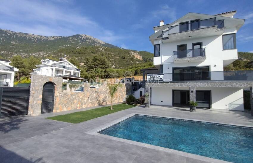 Muğla Fethiye'de Özel Havuzlu Şık Müstakil Villa 2