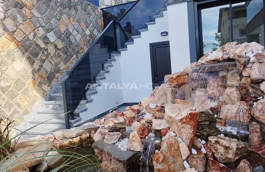 Muğla Fethiye'de Özel Havuzlu Şık Müstakil Villa 7