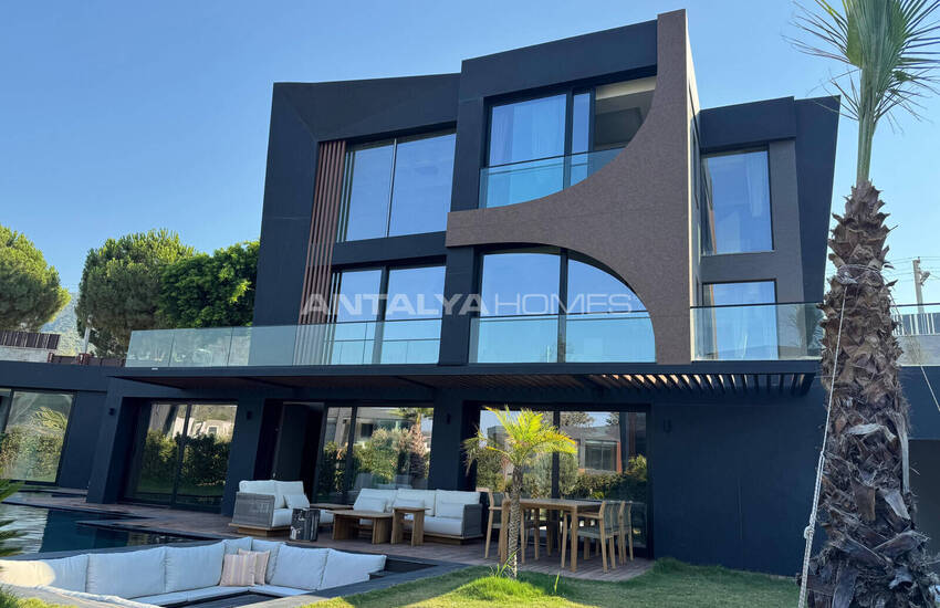 Bodrum Türkbükü'nde Denize Yakın ve Havuzlu Müstakil Villalar