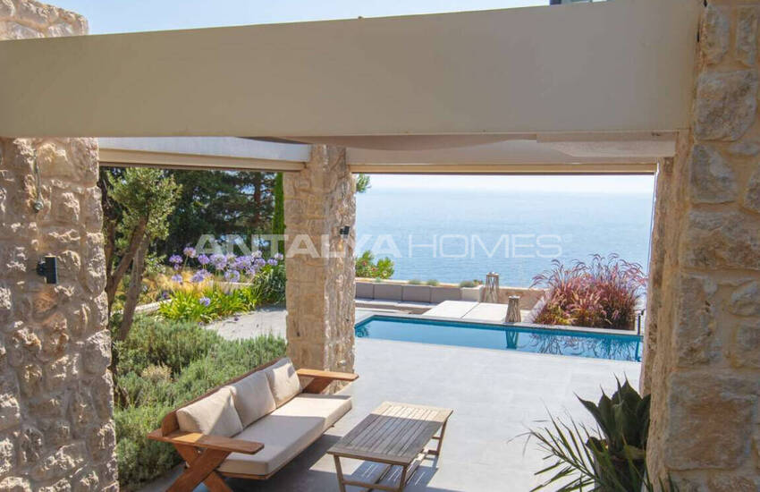 Muğla Fethiye'de Taş Kaplamalı ve Deniz Manzaralı Villa 10