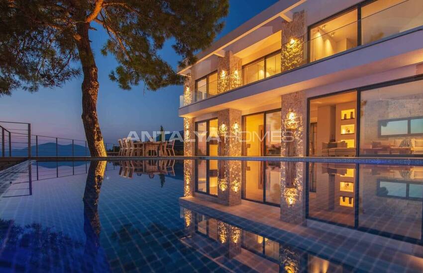 Muğla Fethiye'de Taş Kaplamalı ve Deniz Manzaralı Villa 1