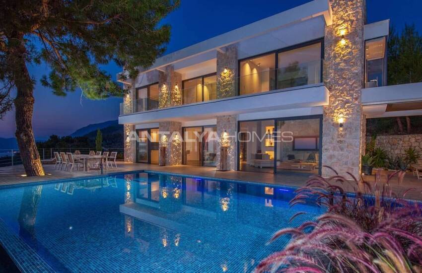 Muğla Fethiye'de Taş Kaplamalı ve Deniz Manzaralı Villa 2