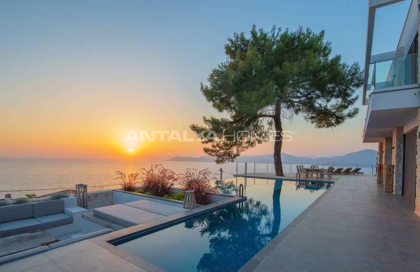 Muğla Fethiye'de Taş Kaplamalı ve Deniz Manzaralı Villa 6
