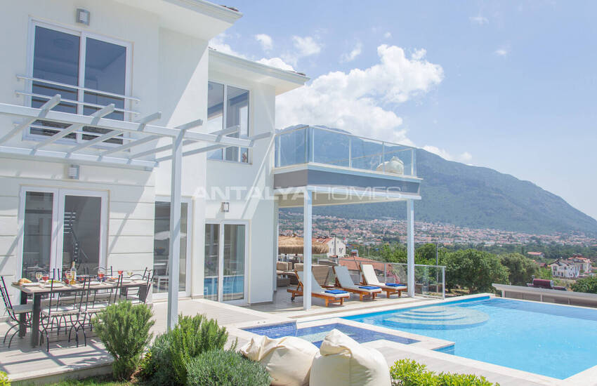 Furnished Detached House with 4 Bedrooms in Fethiye Ovacik