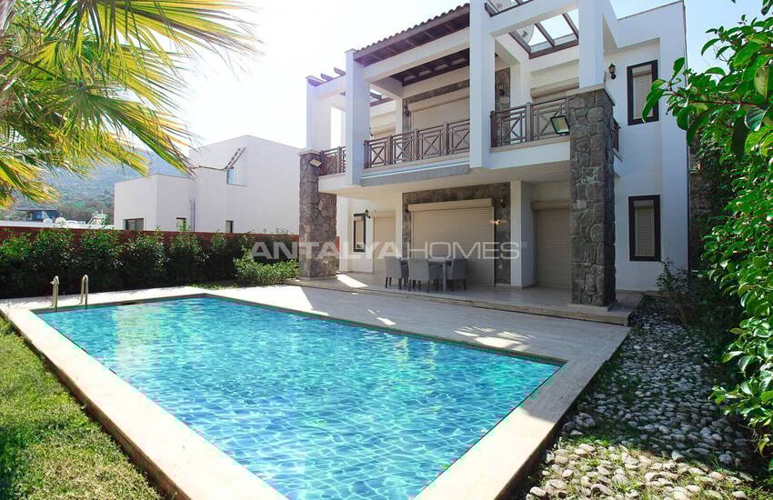 Muğla Bodrum'da Özel Havuzlu ve Bahçeli Müstakil Villa 2