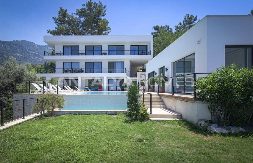 Muğla Fethiye'de Özel Havuzlu 6 Odalı Villa 1