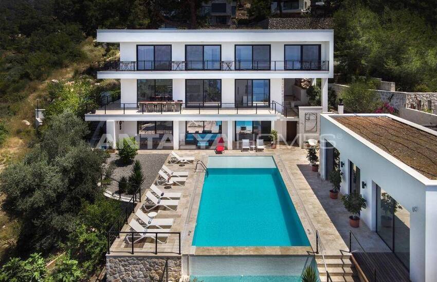 Muğla Fethiye'de Özel Havuzlu 6 Odalı Villa 2