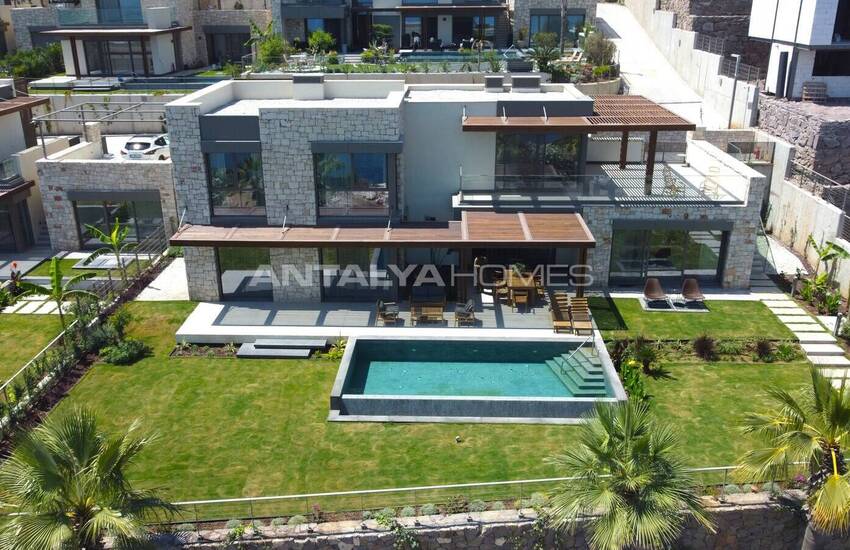Sea View Villas in a Featured Complex in Bodrum 1