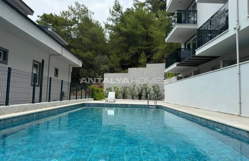 Muğla Fethiye'de Dağ ve Şehir Manzaralı Balkonlu 1+1 Daire