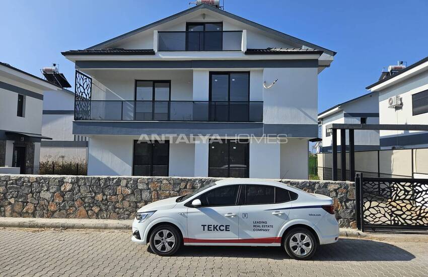 Maison Individuelle De 4 Chambres À Coucher Avec Piscine À Fethiye