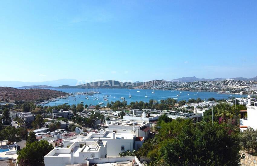 Muğla Bodrum'da Müştemilatlı Deniz Manzaralı Müstakil Villa 1