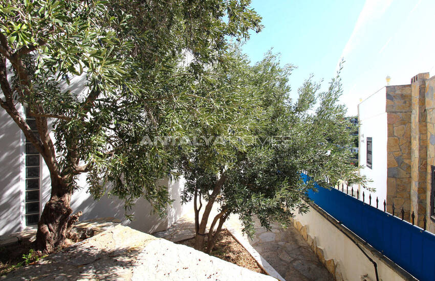 Muğla Bodrum'da Müştemilatlı Deniz Manzaralı Müstakil Villa 13