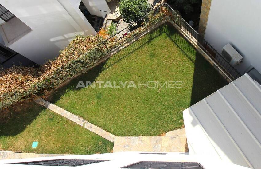 Muğla Bodrum'da Müştemilatlı Deniz Manzaralı Müstakil Villa 10