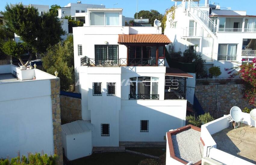 Muğla Bodrum'da Müştemilatlı Deniz Manzaralı Müstakil Villa 8