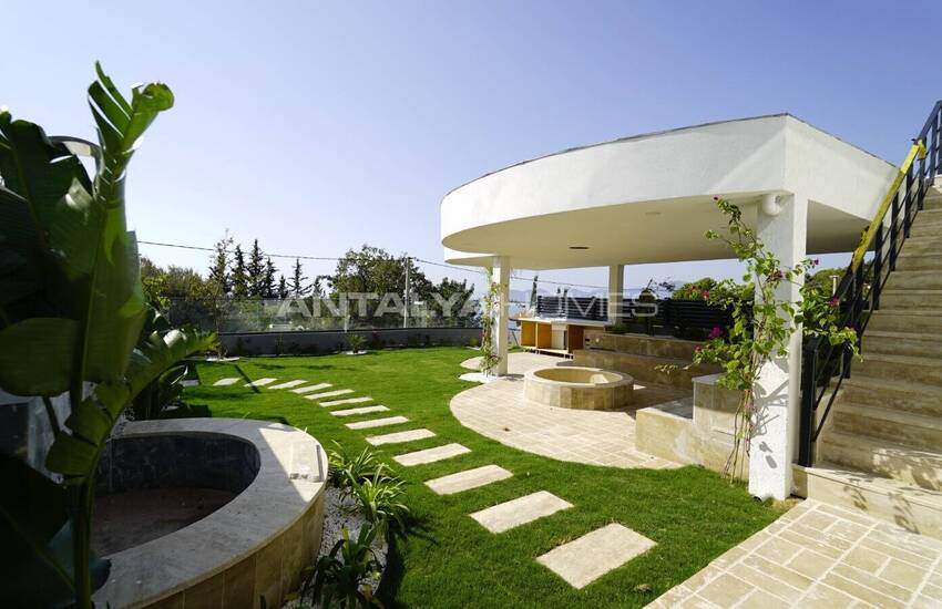 ویلای زیبا با استخر خصوصی و منظره دریا در فتحیه 4