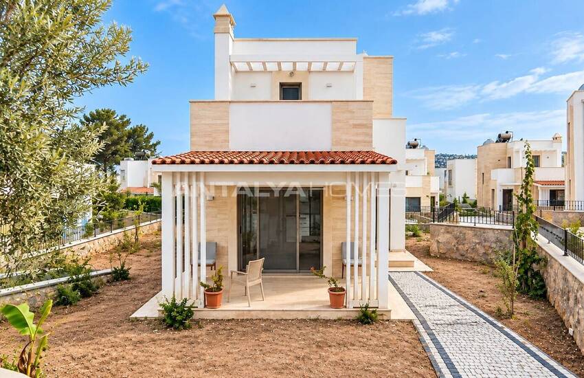 Häuser In Der Nähe Der Annehmlichkeiten In Bodrum Gumusluk 1
