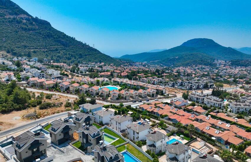 ویلای لوکس با پتانسیل درآمد اجاره در فتحیه 7