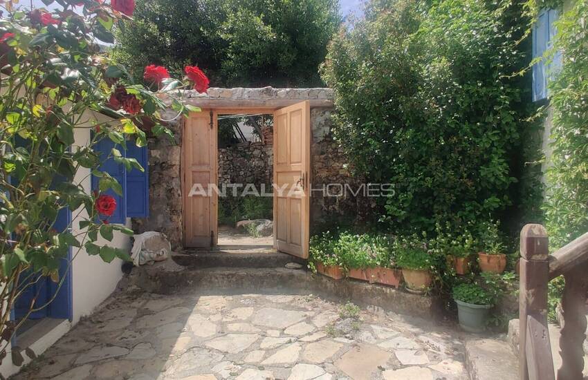 خانه ۳ خوابه در طبیعت، احاطه شده توسط فضای سبز در کایاکوی، فتحیه 14