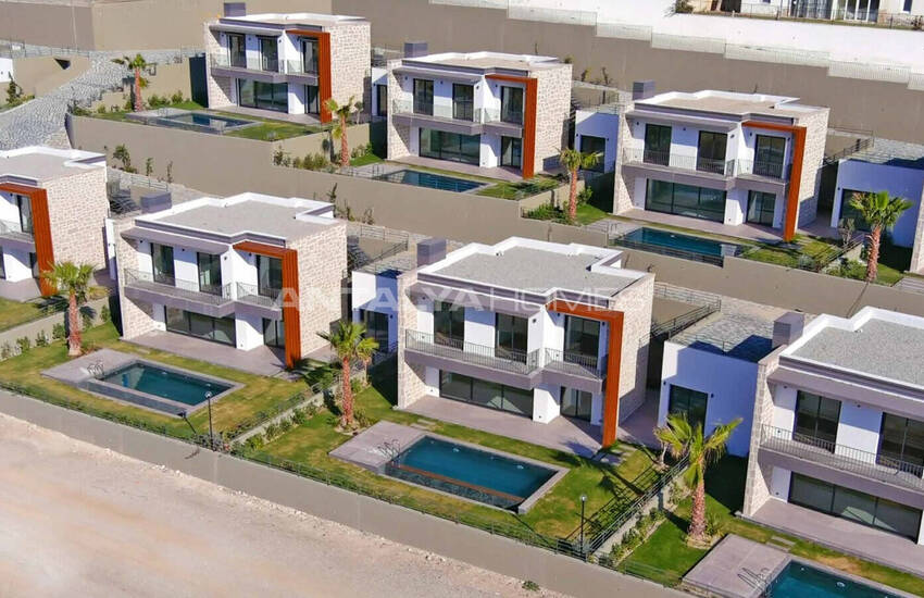 خانههای مدرن با استخرهای خصوصی در نزدیکی ساحل آکیارلار 1