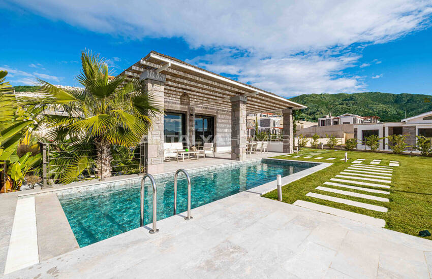 Дома с частными бассейнами и большими садами в Бодруме Мугла