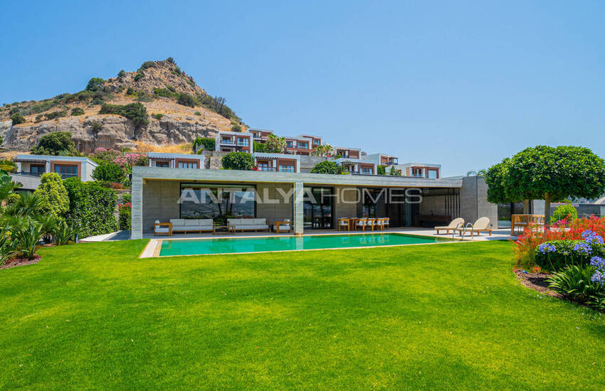 Modern House with Wide Sea Views in a Beach Complex in Yalıkavak 6