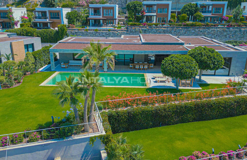 Modern House with Wide Sea Views in a Beach Complex in Yalıkavak 1