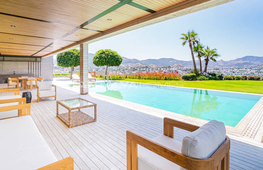 Modern House with Wide Sea Views in a Beach Complex in Yalıkavak 3